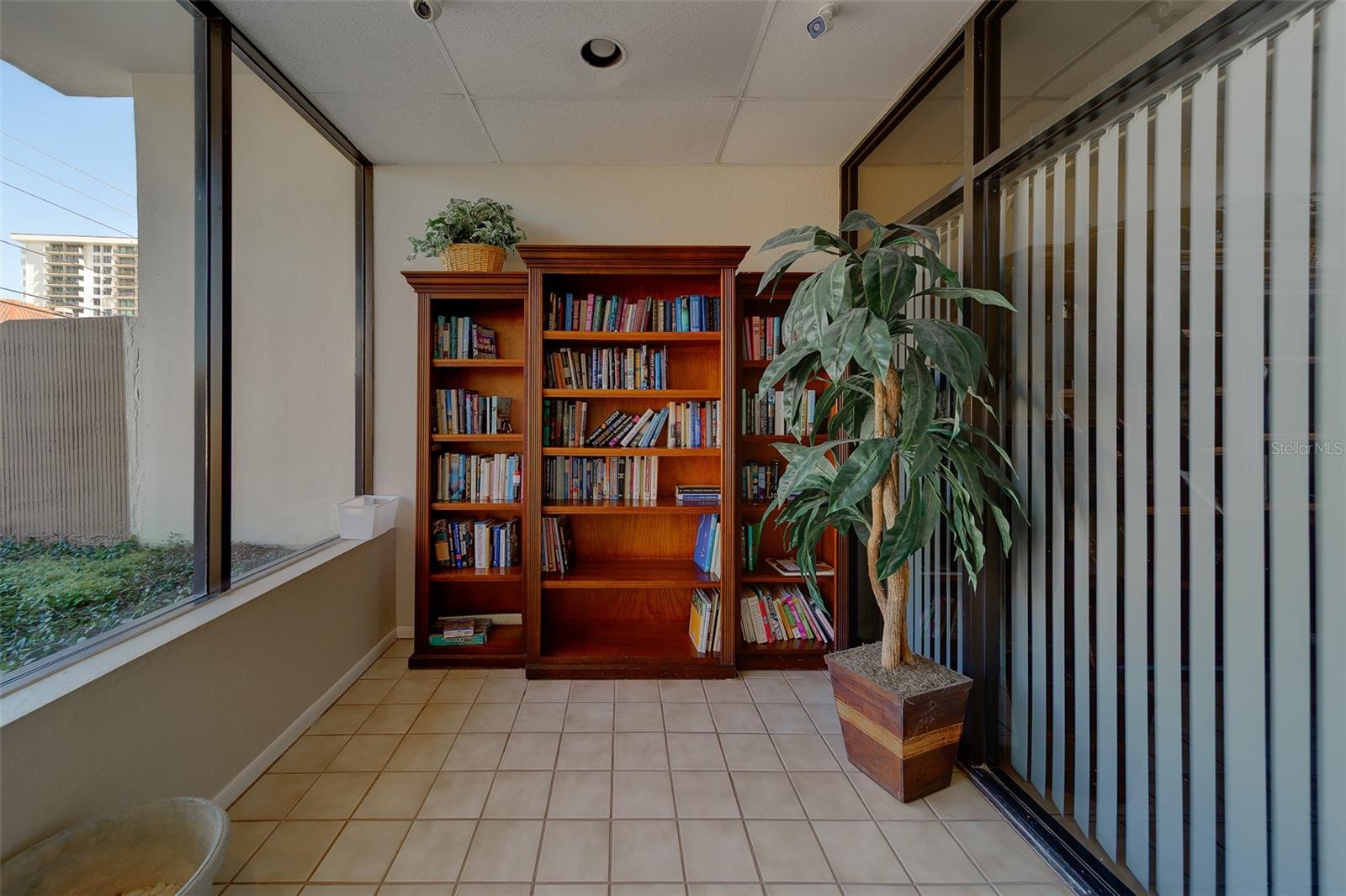 255 DOLPHIN PT #802, CLEARWATER BEACH, FL, 33767