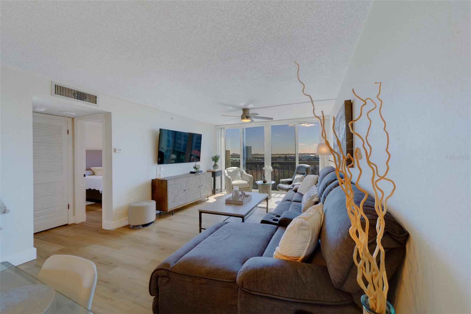 255 DOLPHIN PT #802, CLEARWATER BEACH, FL, 33767