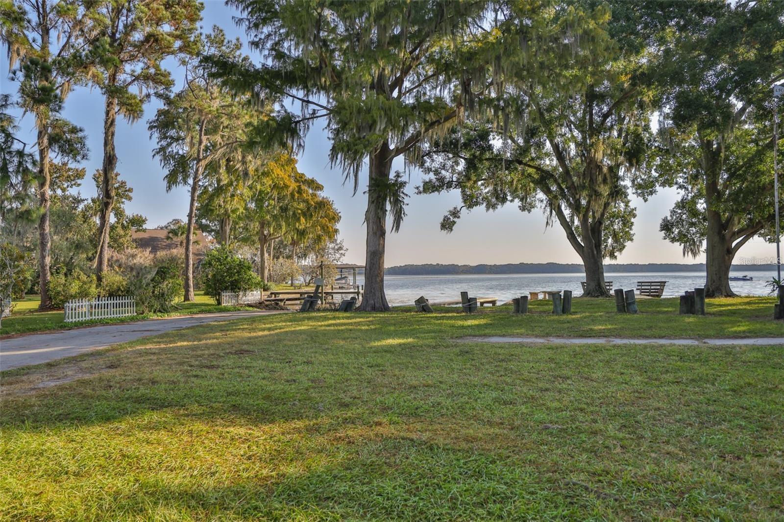 72 LAKE SHORE DR, PALM HARBOR, FL, 34684