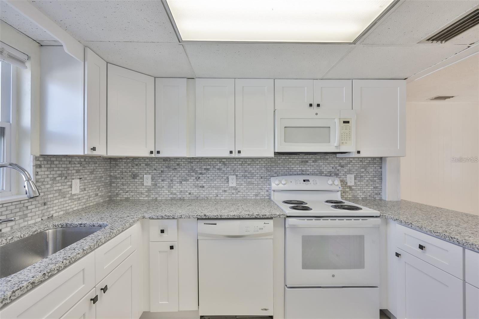 72 LAKE SHORE DR, PALM HARBOR, FL, 34684