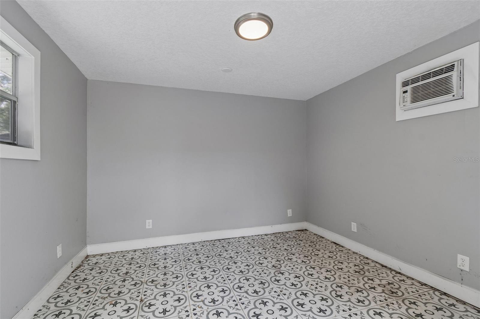 6443 31ST ST N, ST PETERSBURG, FL, 33702