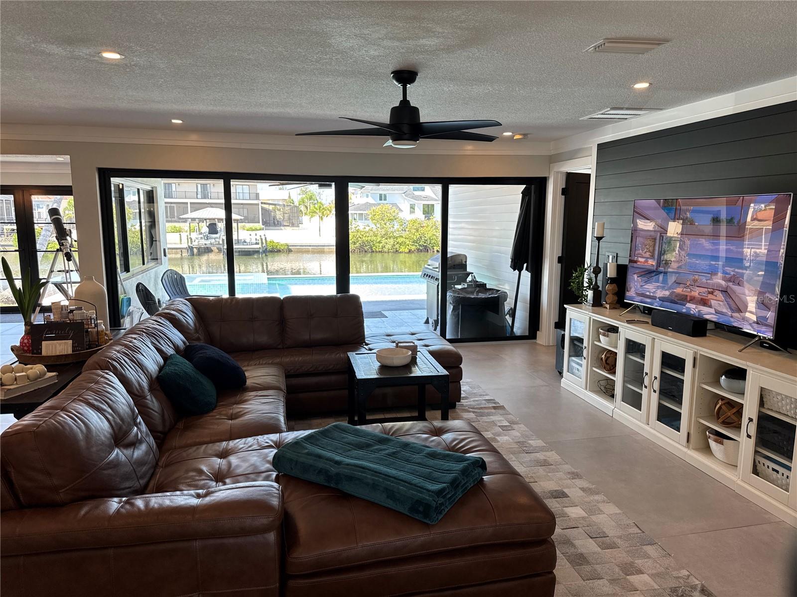 926 EAGLE LN, APOLLO BEACH, FL, 33572