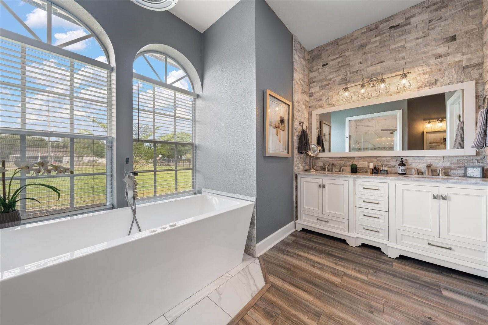 18731 CROOKED LN, LUTZ, FL, 33548