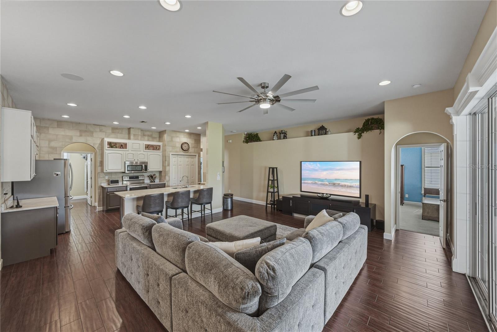 1035 LEGENDS PASS DR, VALRICO, FL, 33594