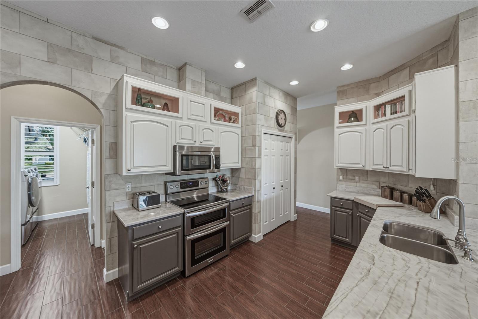 1035 LEGENDS PASS DR, VALRICO, FL, 33594
