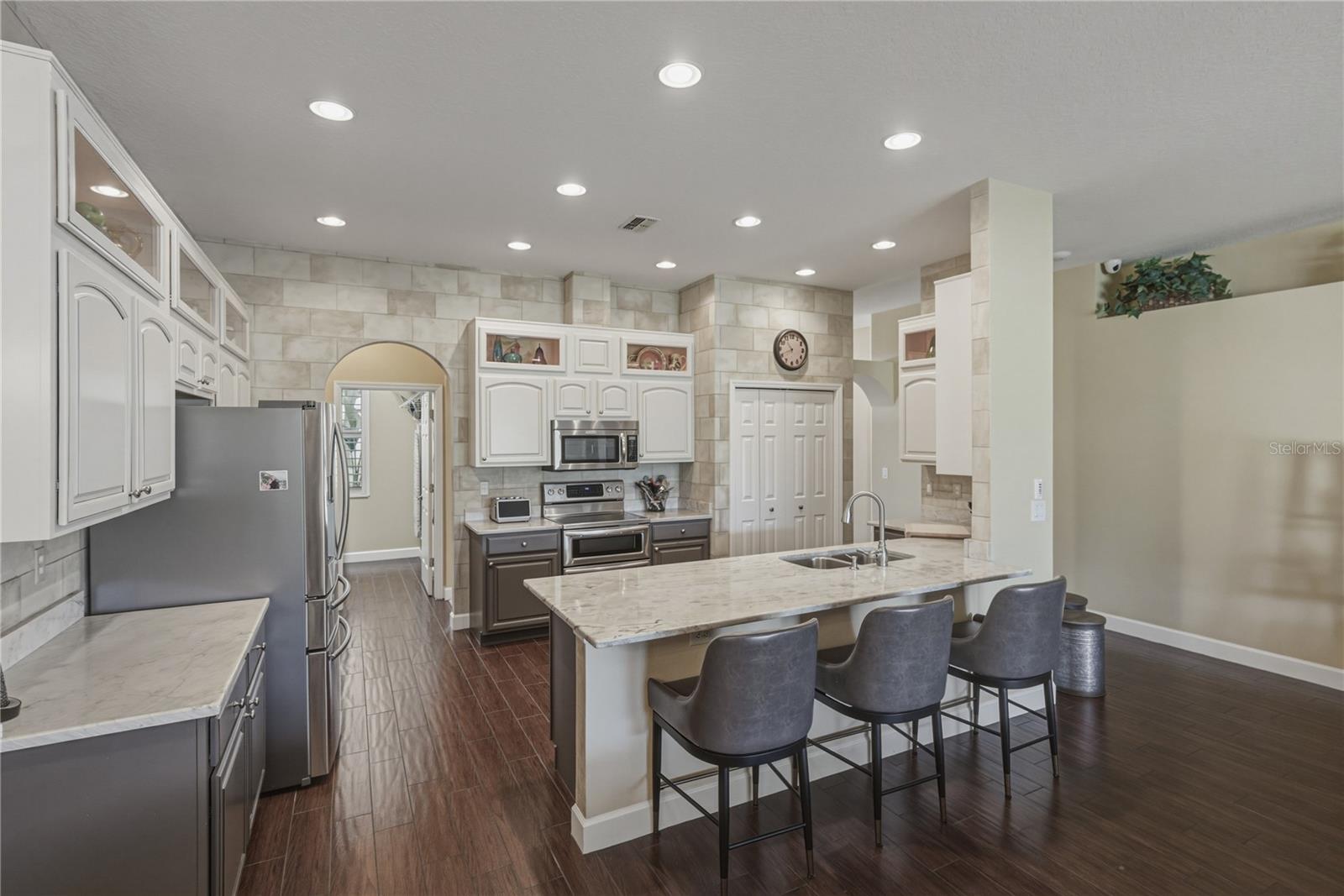 1035 LEGENDS PASS DR, VALRICO, FL, 33594