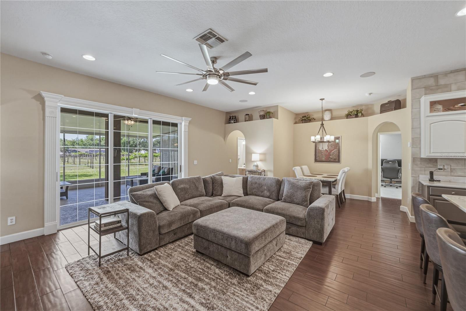 1035 LEGENDS PASS DR, VALRICO, FL, 33594