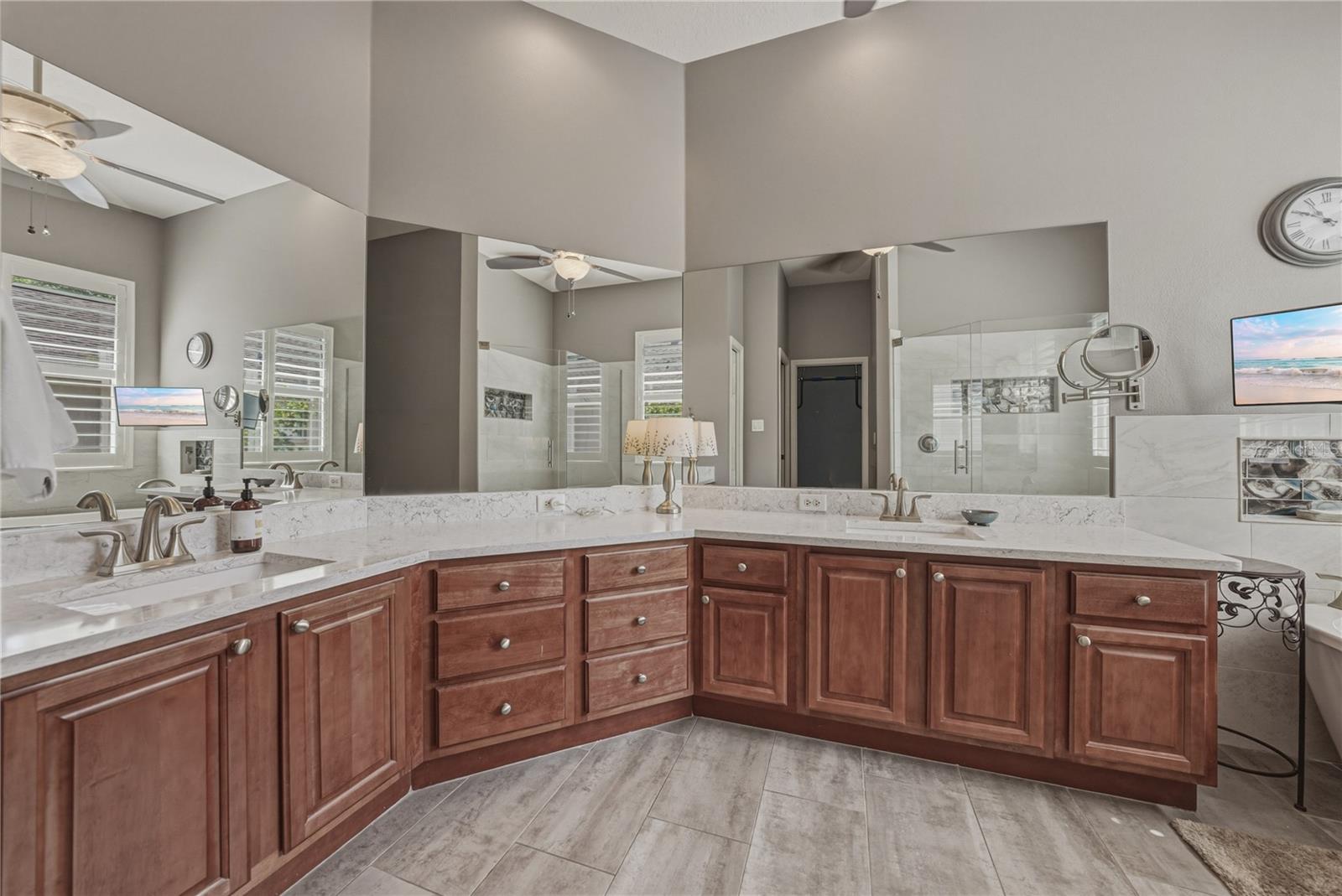 1035 LEGENDS PASS DR, VALRICO, FL, 33594