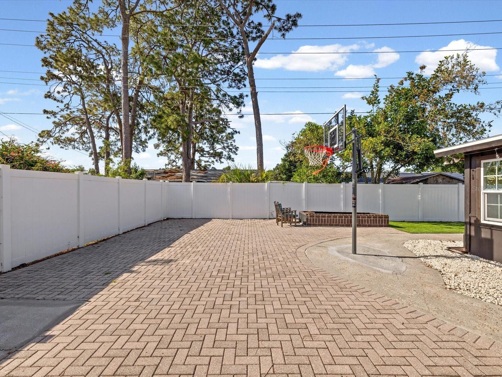7910 W POCAHONTAS AVE, TAMPA, FL, 33615