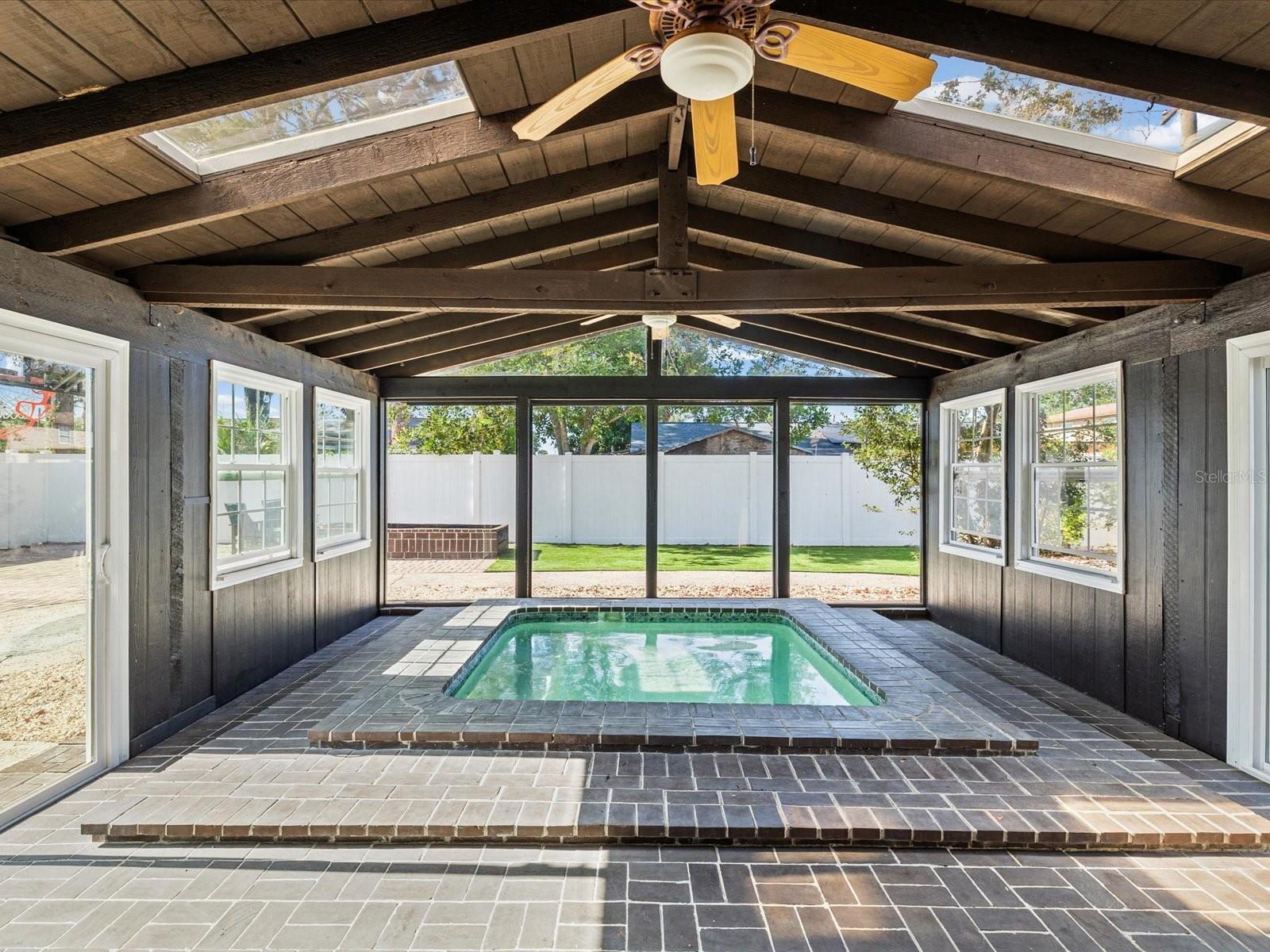 7910 W POCAHONTAS AVE, TAMPA, FL, 33615
