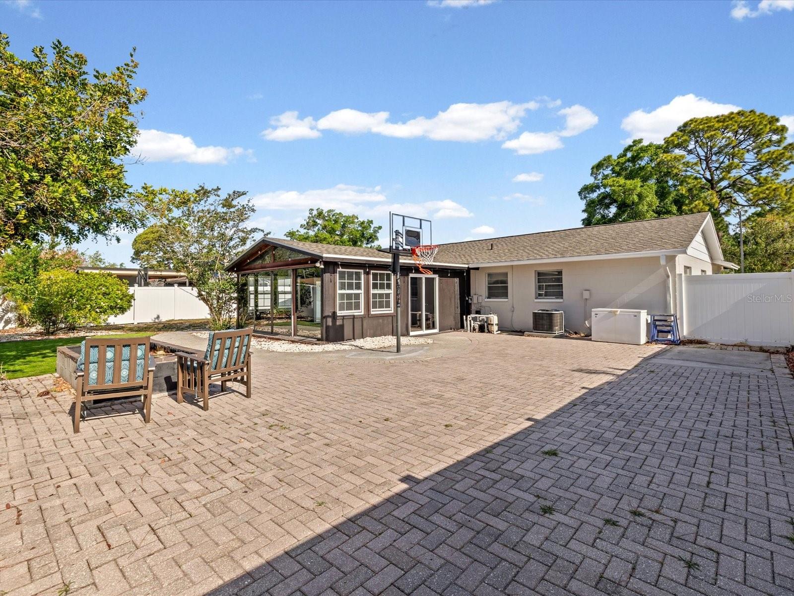 7910 W POCAHONTAS AVE, TAMPA, FL, 33615