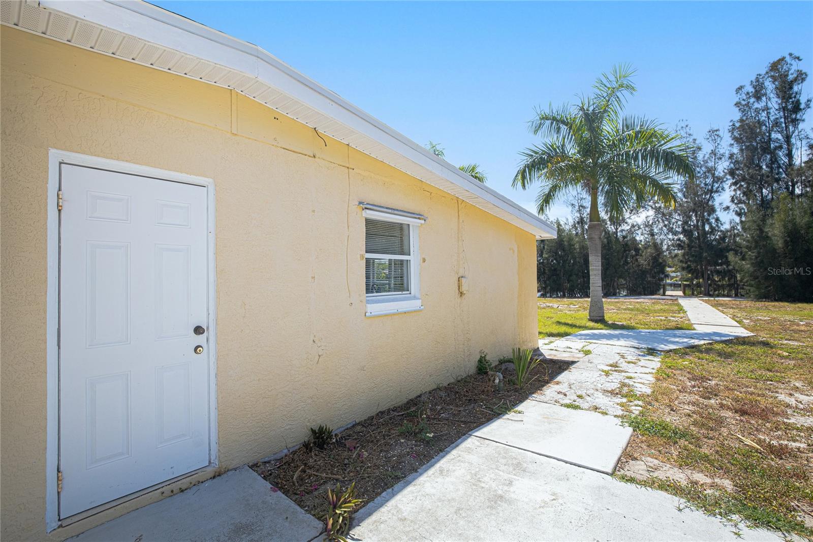 891 PALMETTO DR NE, PORT CHARLOTTE, FL, 33952