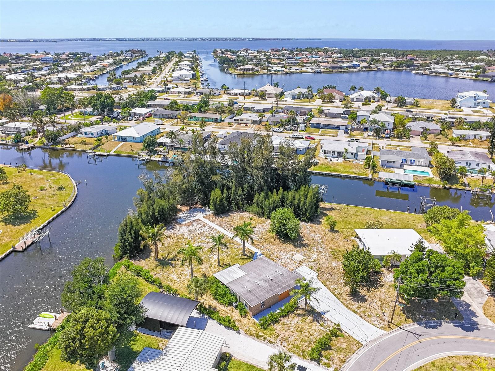 891 PALMETTO DR NE, PORT CHARLOTTE, FL, 33952