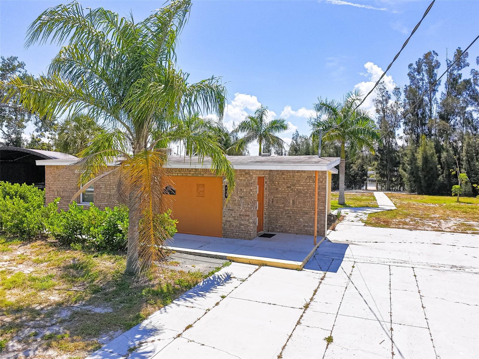 891 PALMETTO DR NE, PORT CHARLOTTE, FL, 33952