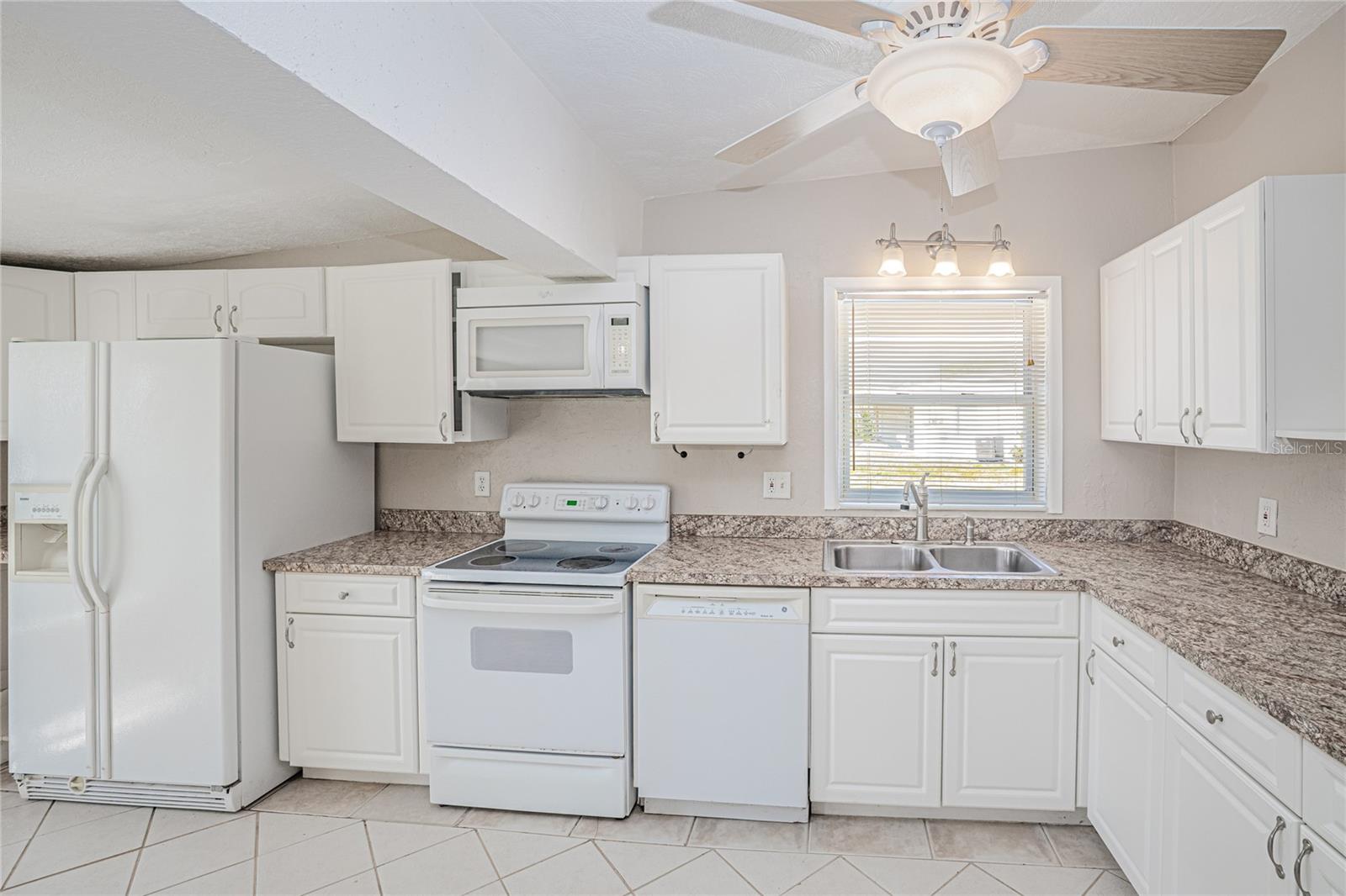 891 PALMETTO DR NE, PORT CHARLOTTE, FL, 33952