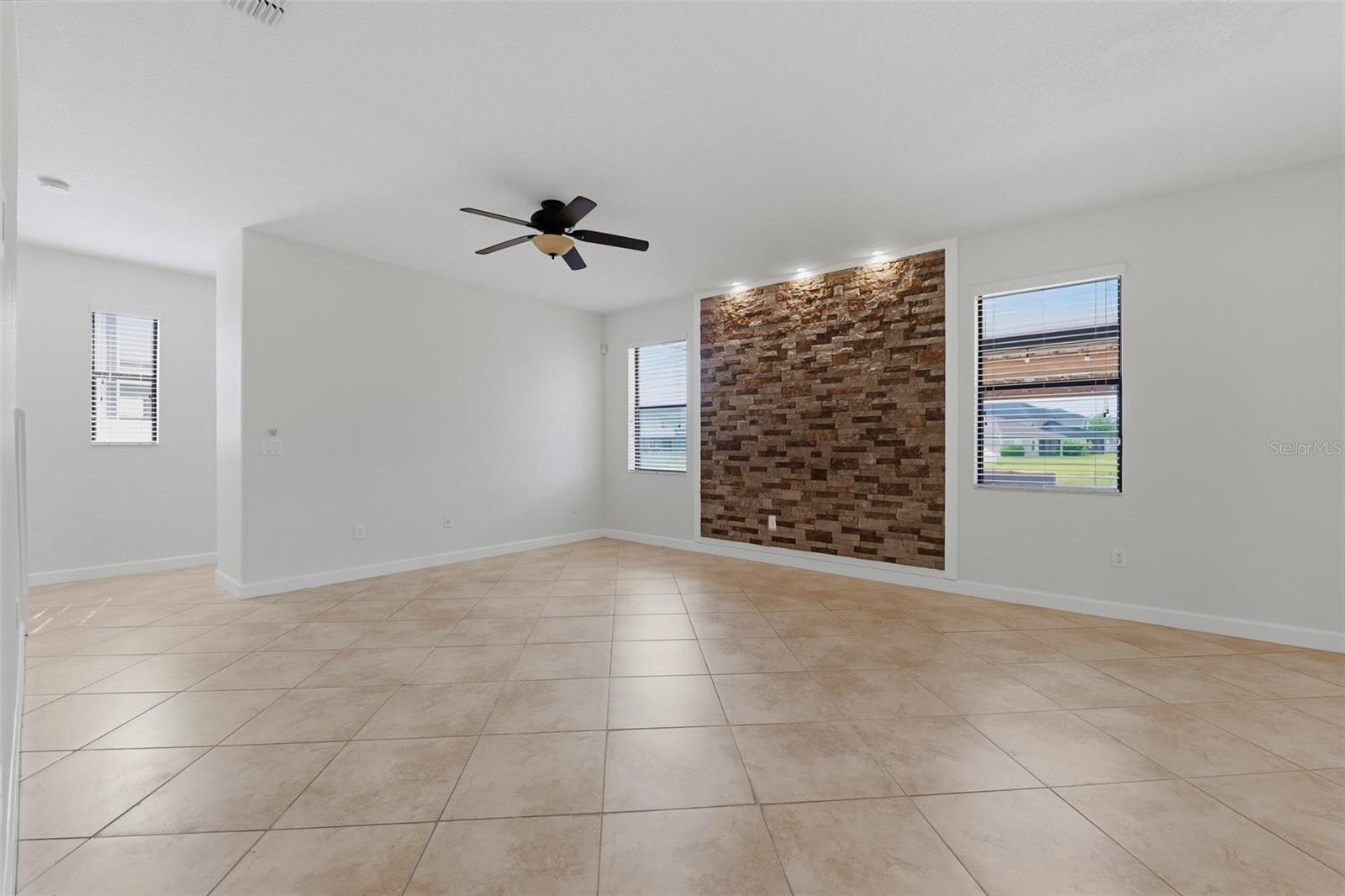 19419 PADDOCK VIEW DR, TAMPA, FL, 33647