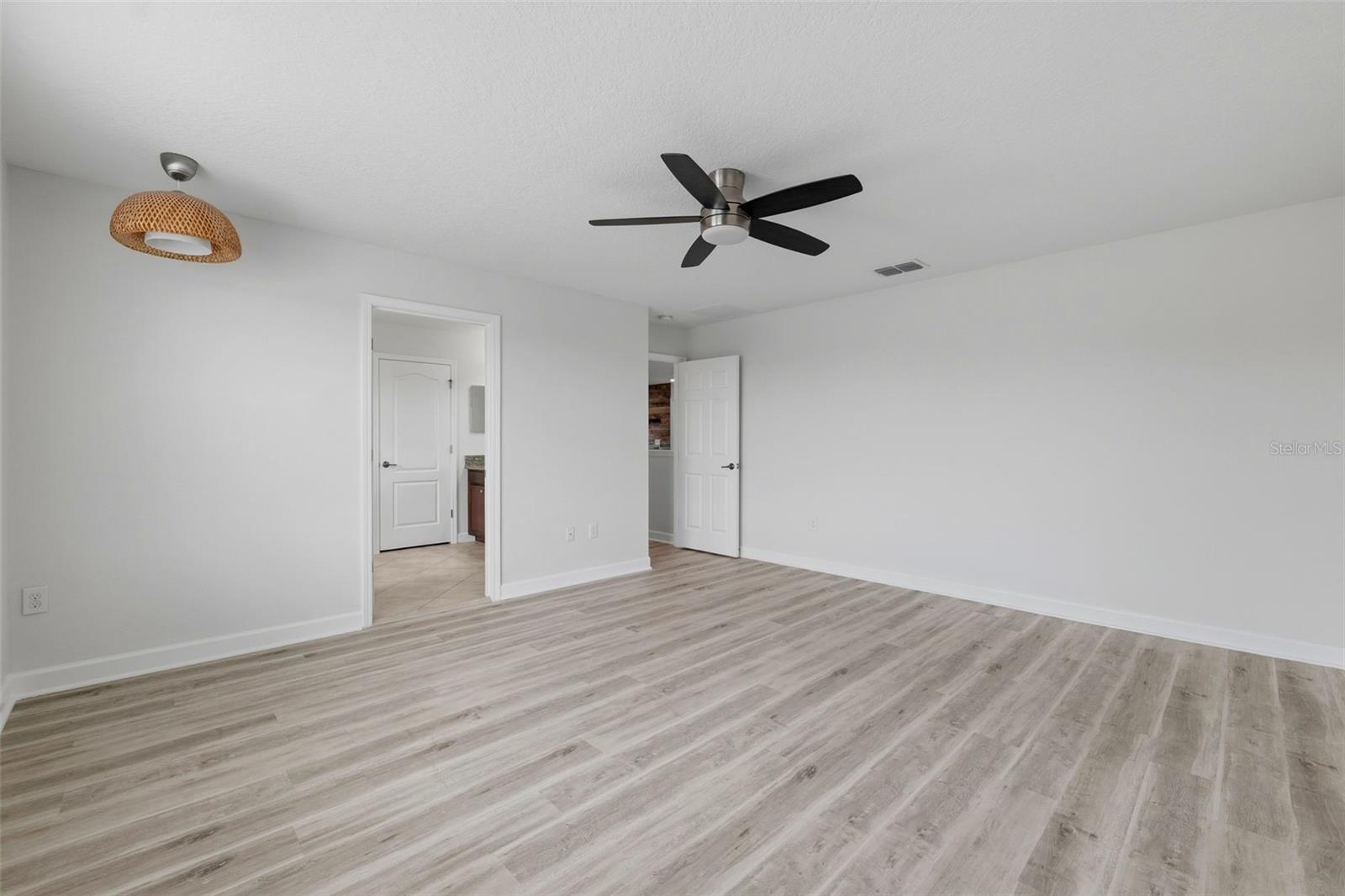 19419 PADDOCK VIEW DR, TAMPA, FL, 33647