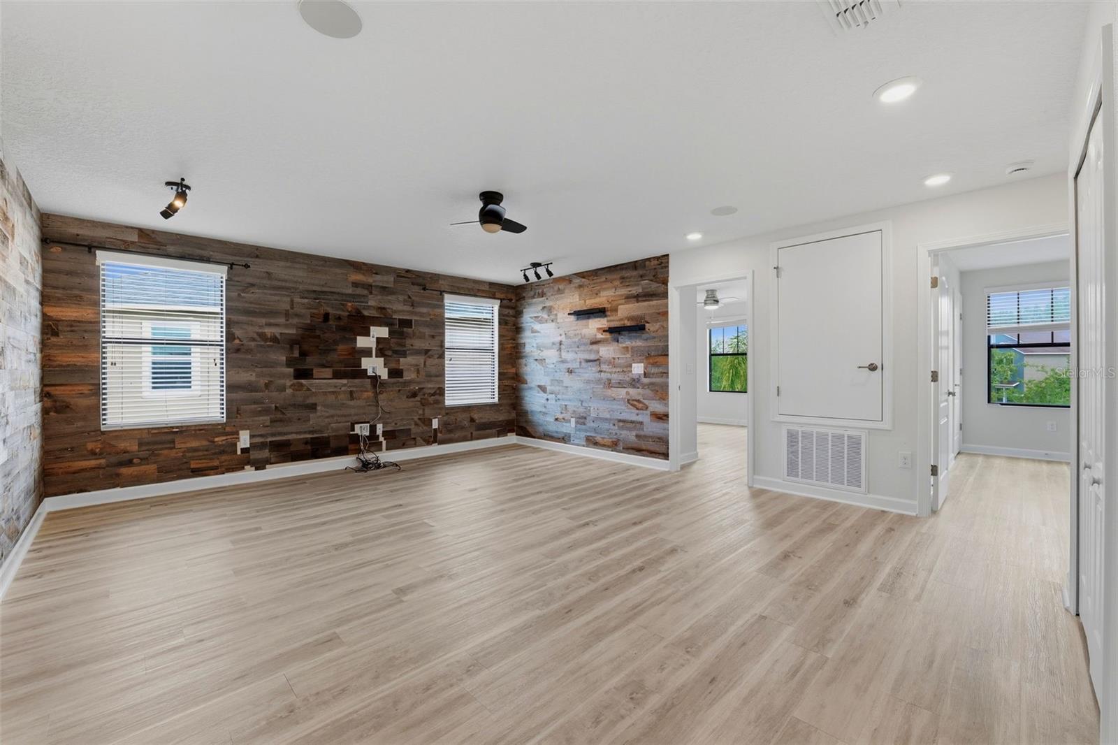 19419 PADDOCK VIEW DR, TAMPA, FL, 33647