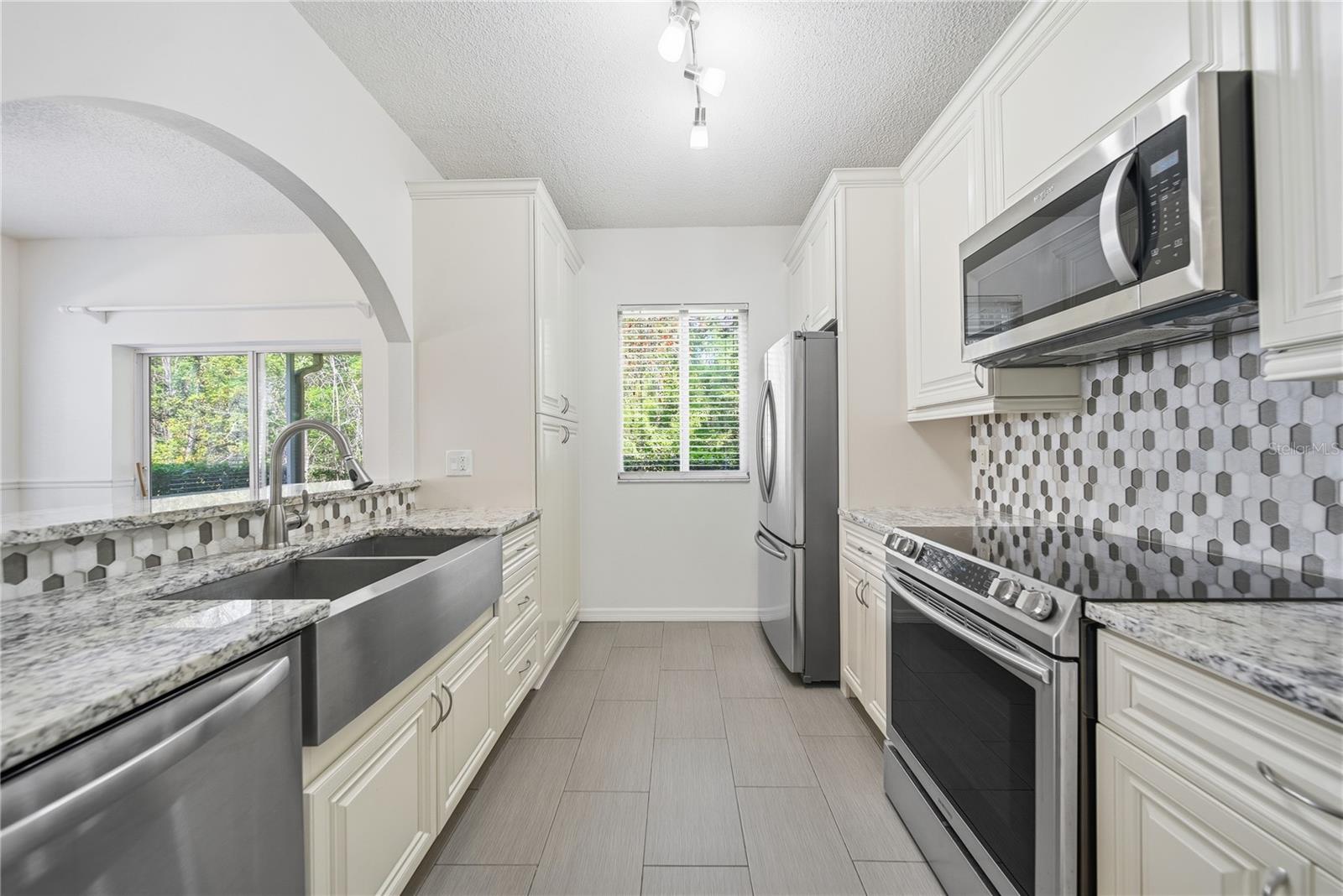 18117 PARADISE POINT DR, TAMPA, FL, 33647