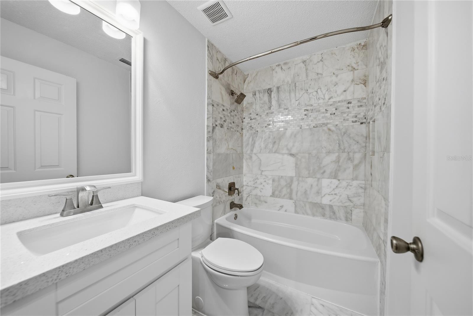 18117 PARADISE POINT DR, TAMPA, FL, 33647