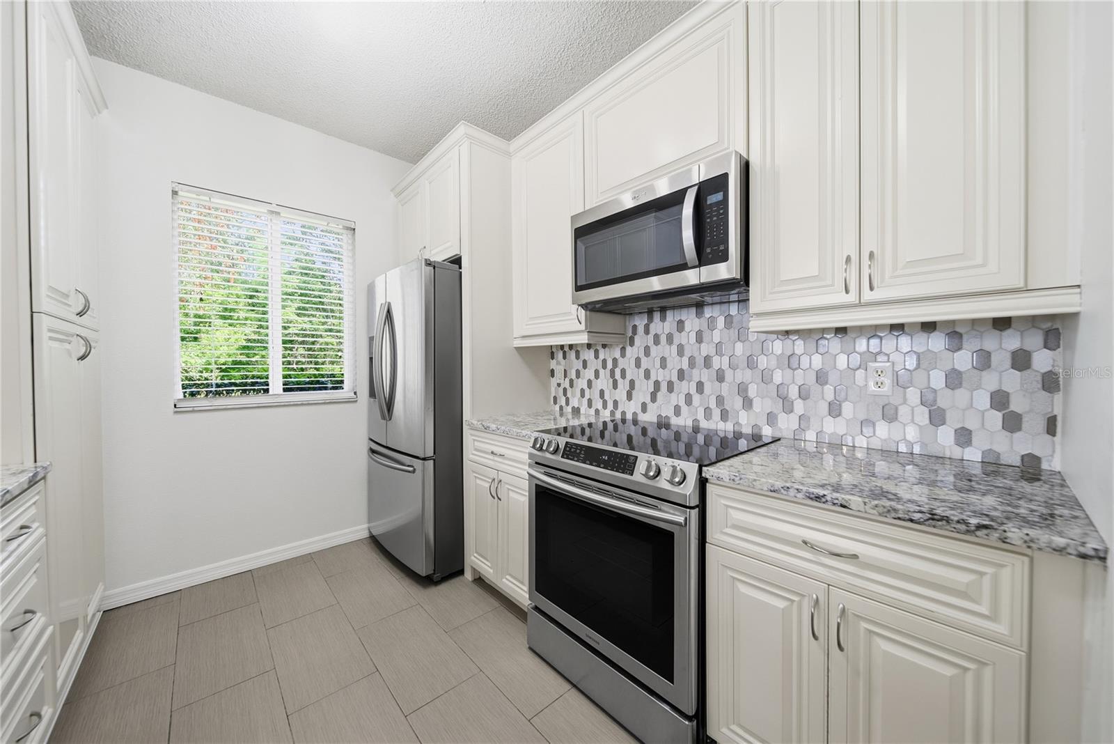 18117 PARADISE POINT DR, TAMPA, FL, 33647