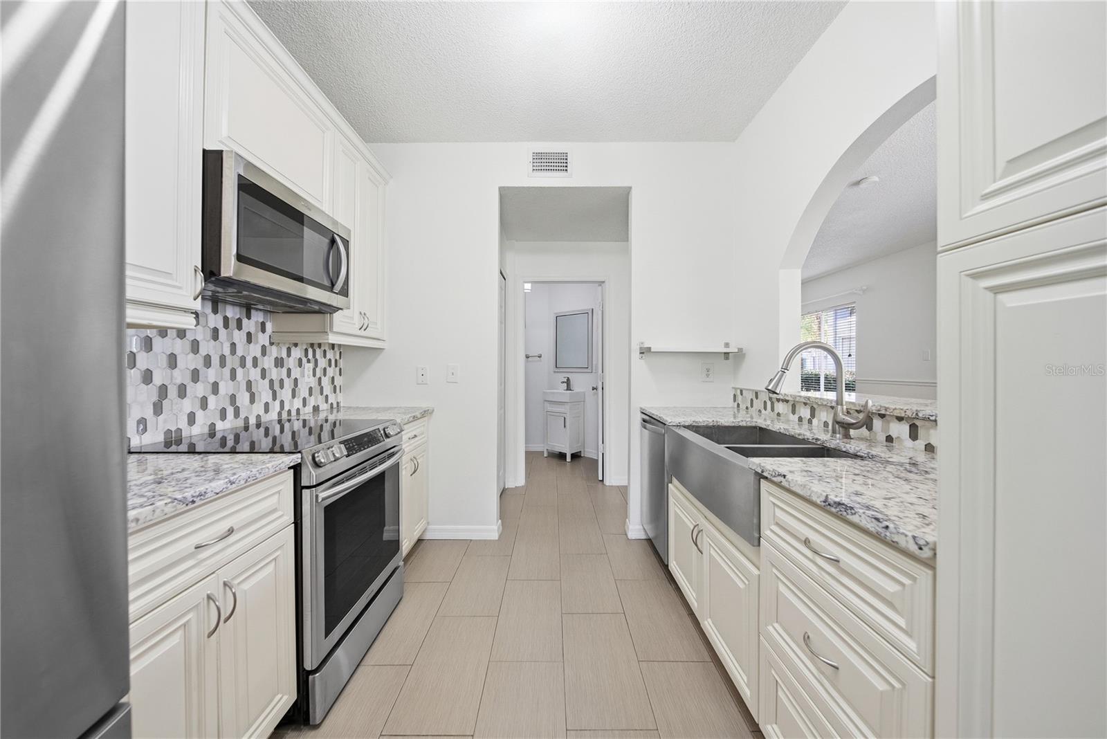 18117 PARADISE POINT DR, TAMPA, FL, 33647