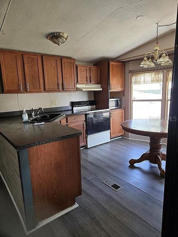 39239 LONGVIEW AVE, ZEPHYRHILLS, FL, 33542