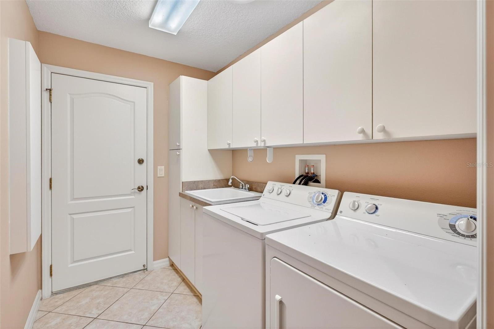 2612 MORVEN PARK WAY, THE VILLAGES, FL, 32162