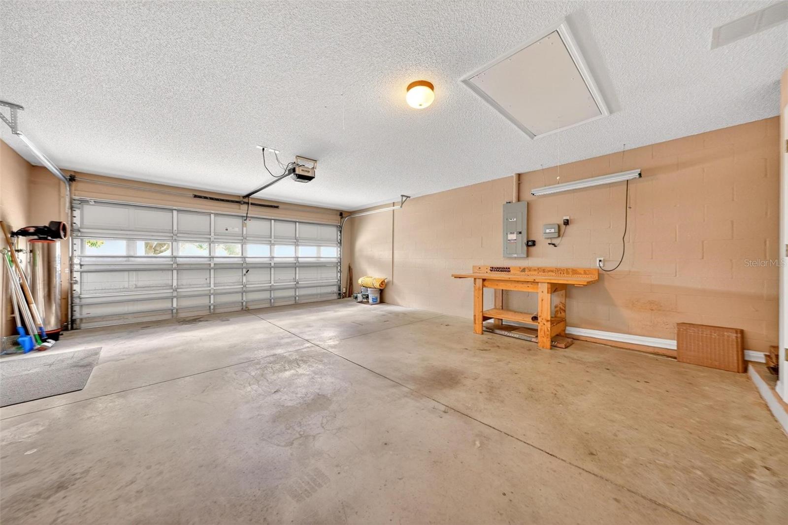 2612 MORVEN PARK WAY, THE VILLAGES, FL, 32162