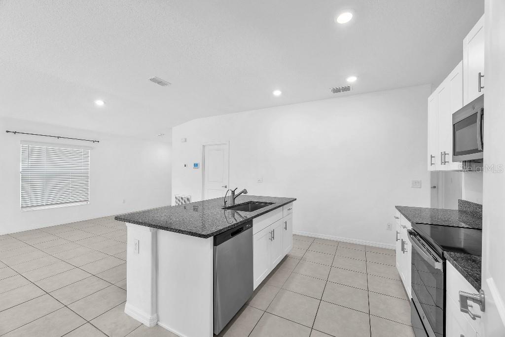 5518 BLUE AZURE DR, WIMAUMA, FL, 33598