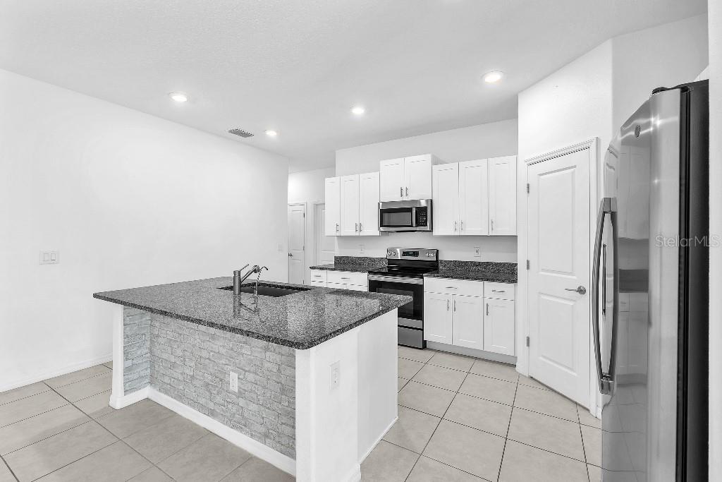 5518 BLUE AZURE DR, WIMAUMA, FL, 33598