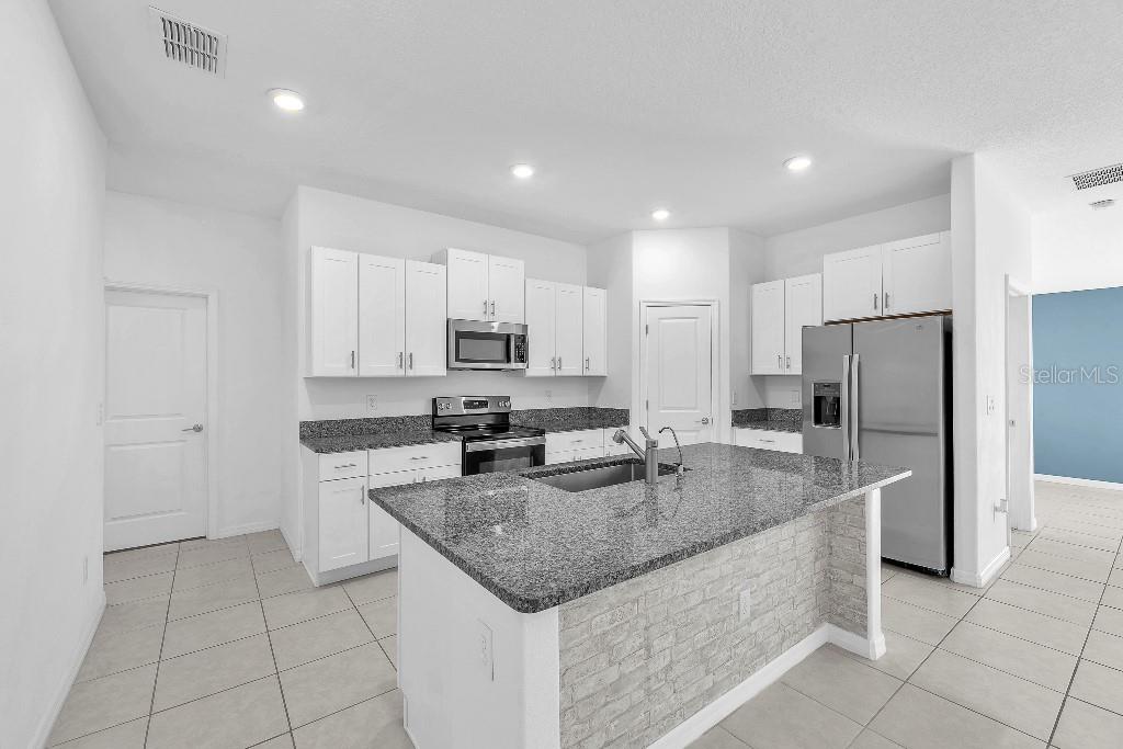 5518 BLUE AZURE DR, WIMAUMA, FL, 33598