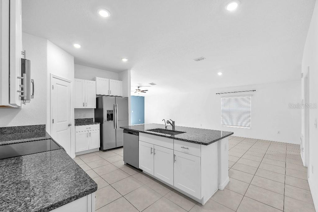 5518 BLUE AZURE DR, WIMAUMA, FL, 33598