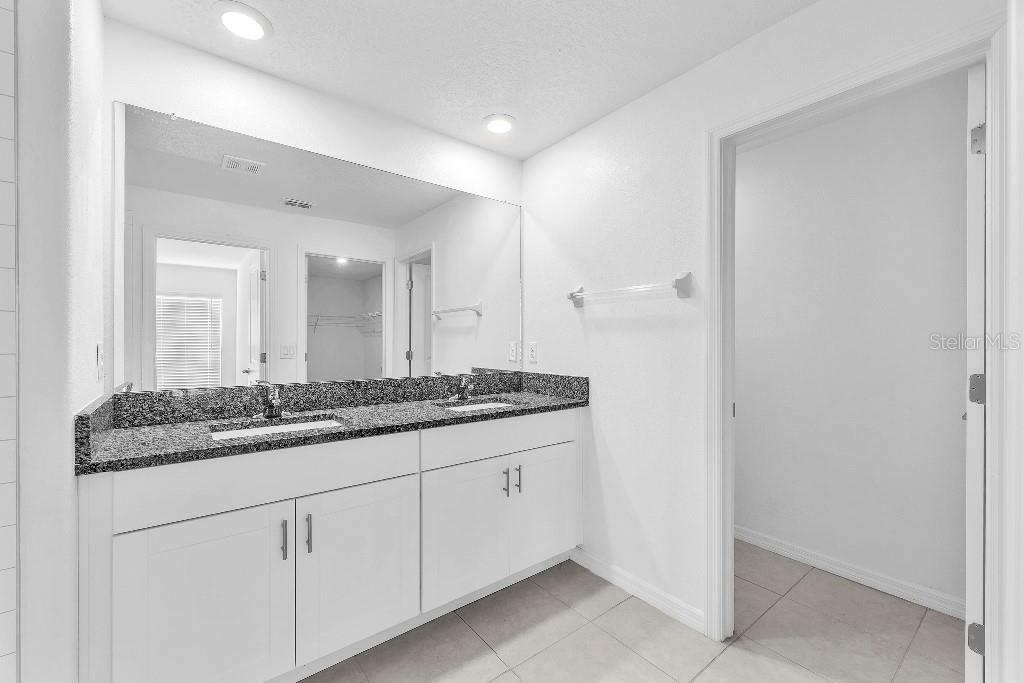 5518 BLUE AZURE DR, WIMAUMA, FL, 33598