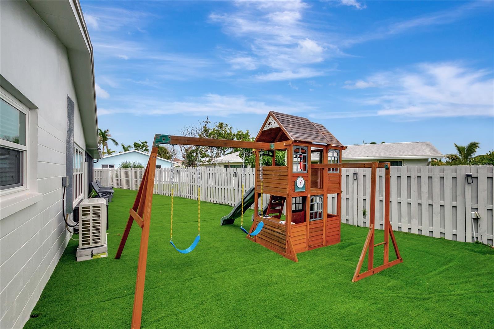 242 176TH AVE E, REDINGTON SHORES, FL, 33708