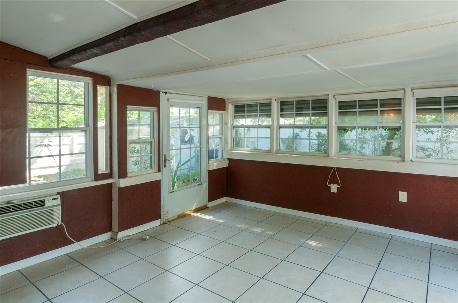 9609 N ELMER ST, TAMPA, FL, 33612