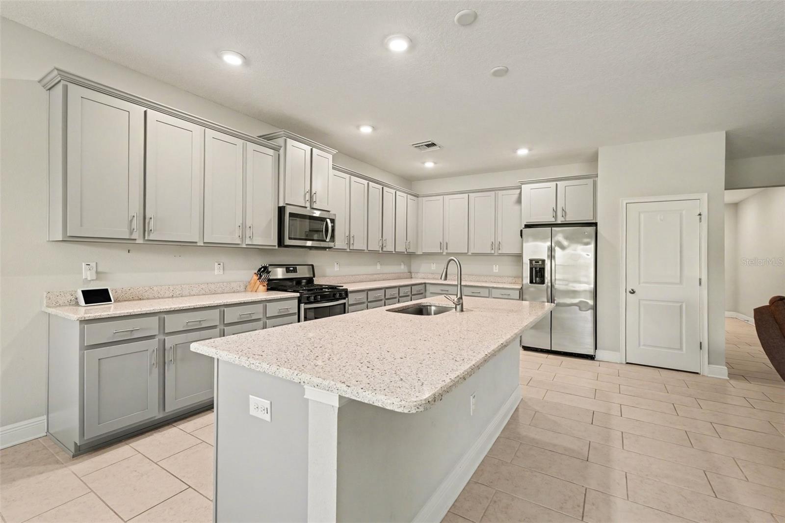 8044 SEQUESTER LOOP, LAND O LAKES, FL, 34637