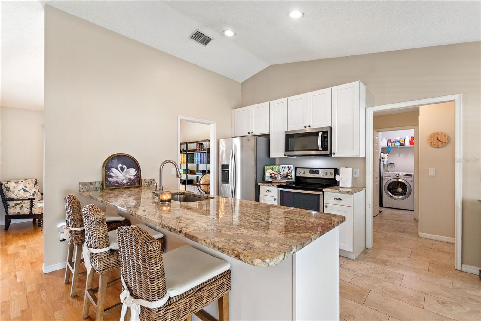 932 YELLOW ROSE DR, ORLANDO, FL, 32818