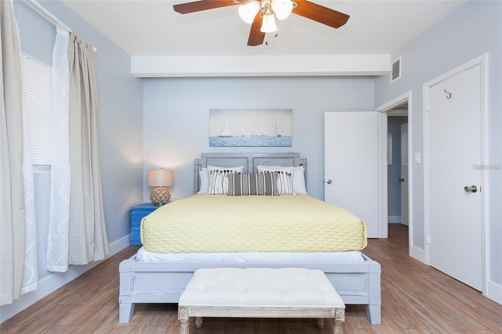 407 E CRYSTAL LAKE ST, ORLANDO, FL, 32806