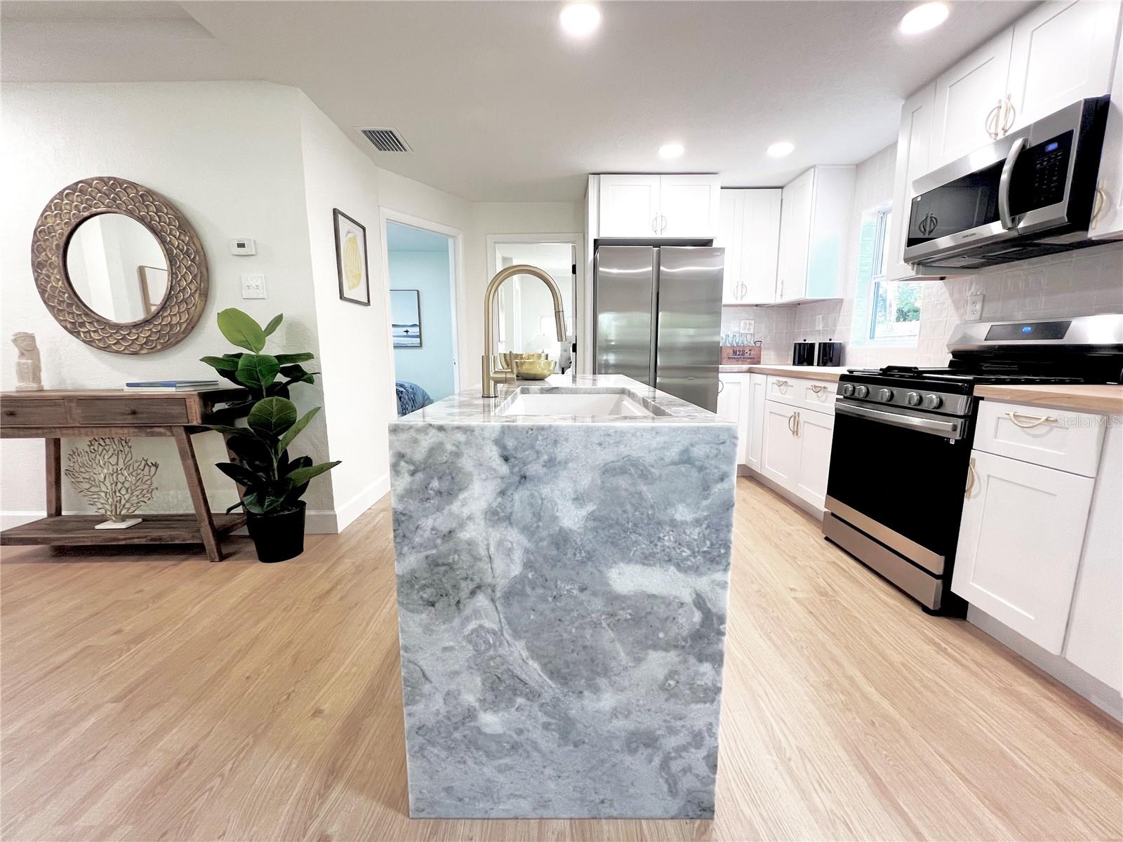 2427 32ND AVE N, ST PETERSBURG, FL, 33713
