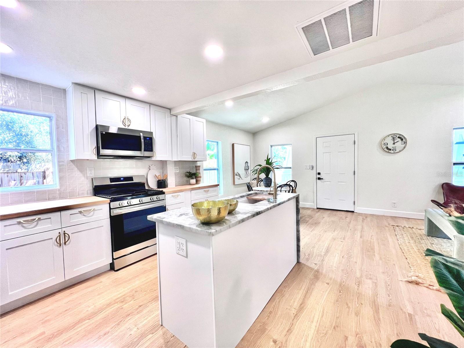 2427 32ND AVE N, ST PETERSBURG, FL, 33713