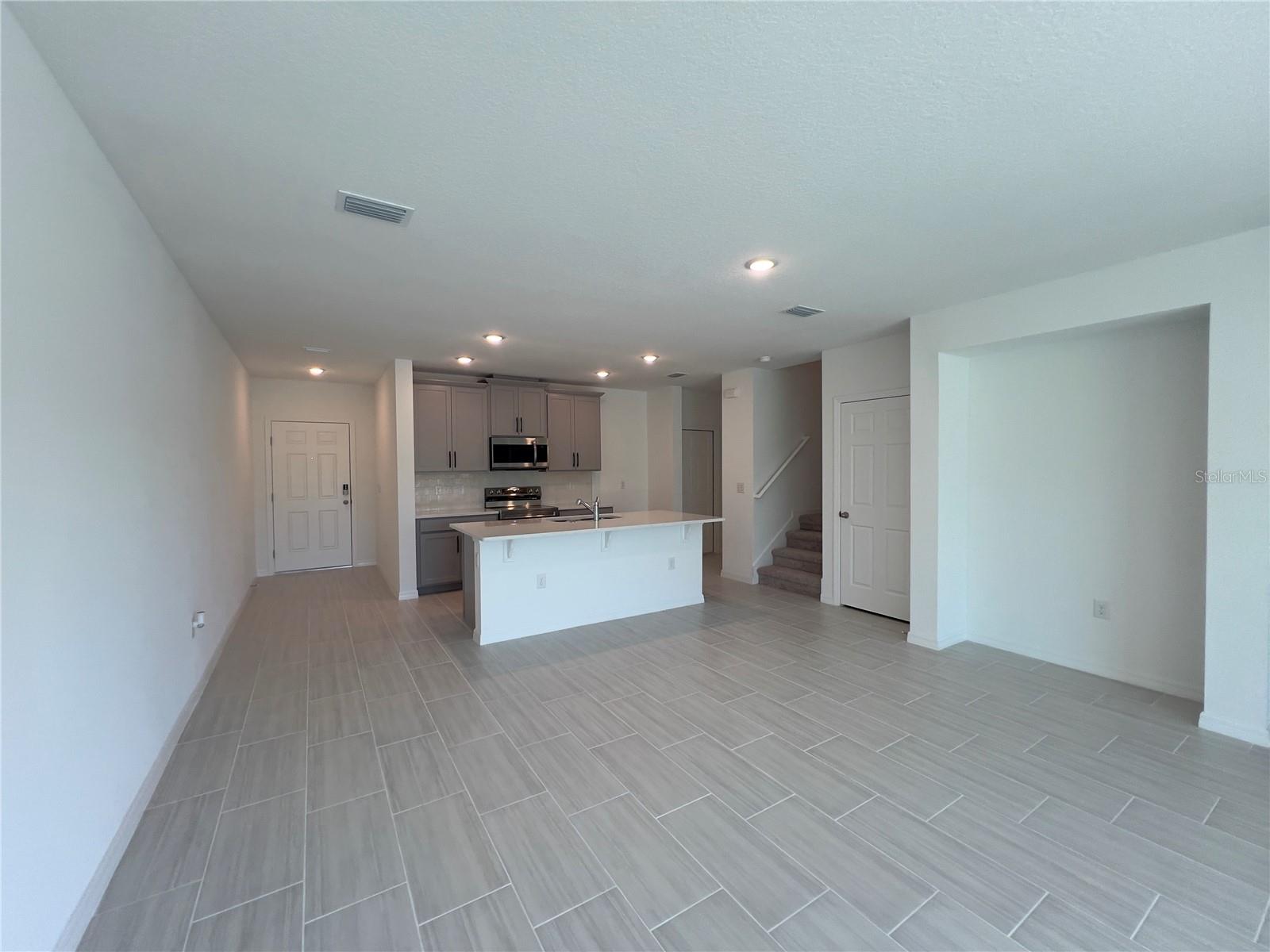 490 THOMPSON VILLAGE AVE, APOPKA, FL, 32703