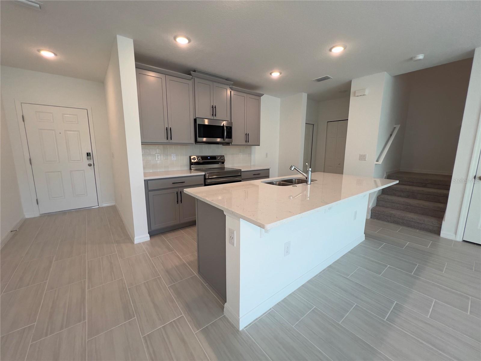 490 THOMPSON VILLAGE AVE, APOPKA, FL, 32703