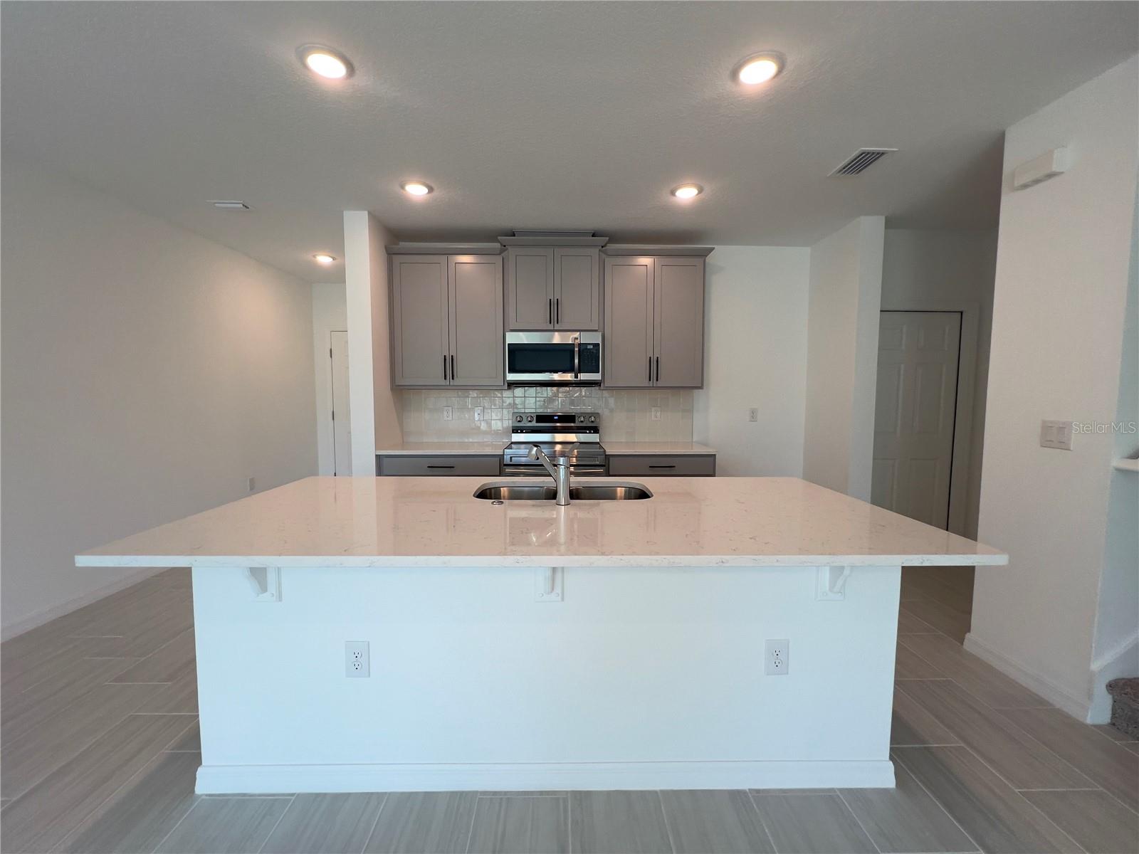 490 THOMPSON VILLAGE AVE, APOPKA, FL, 32703