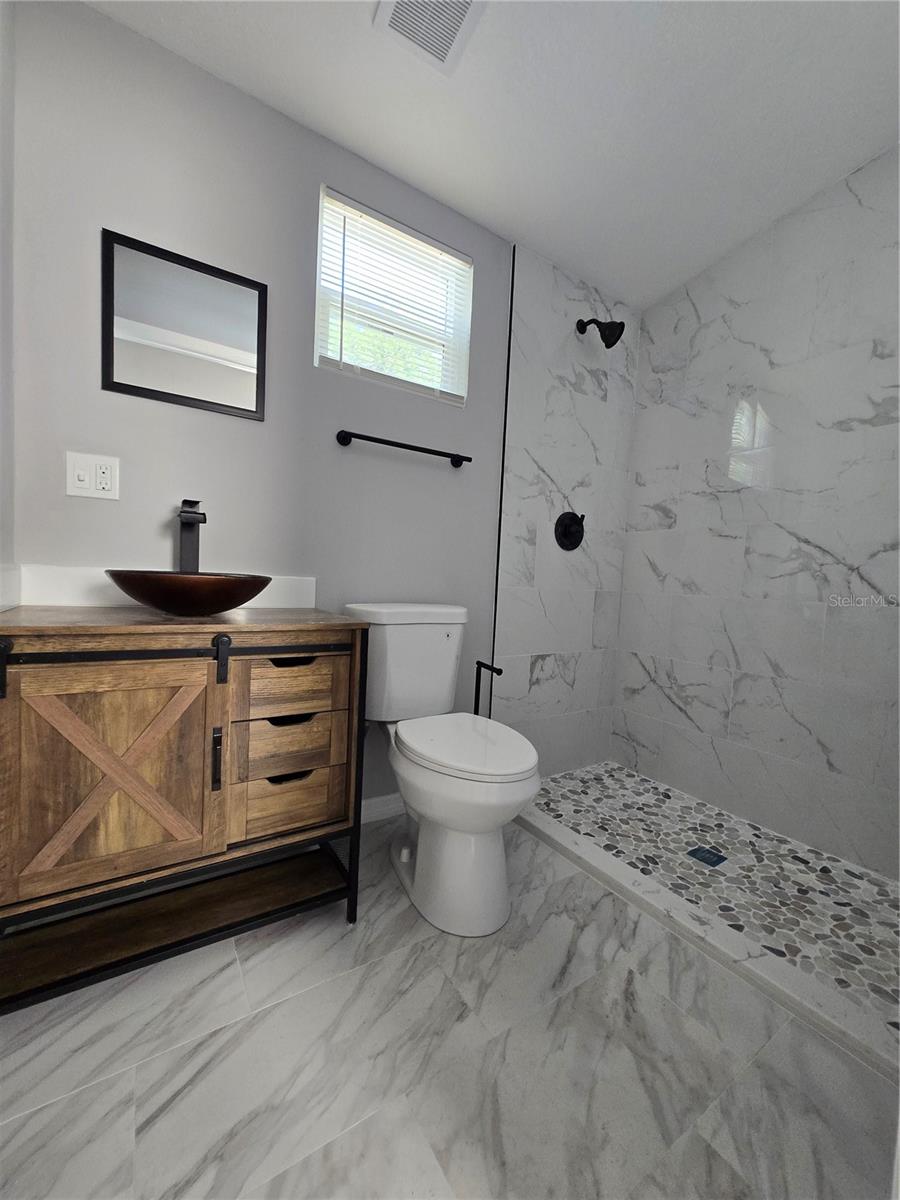 8623 N WILLOW AVE, TAMPA, FL, 33604