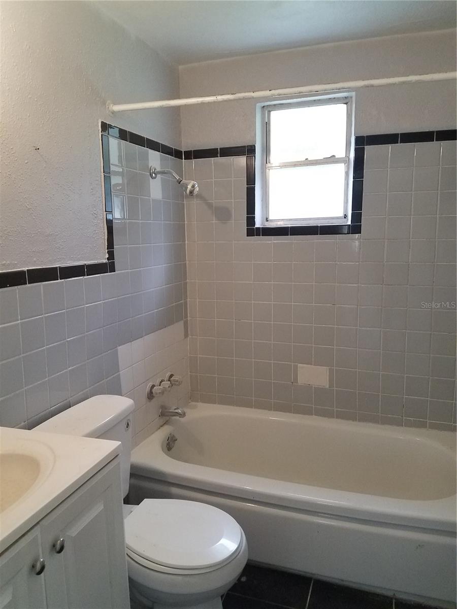 8623 N WILLOW AVE, TAMPA, FL, 33604