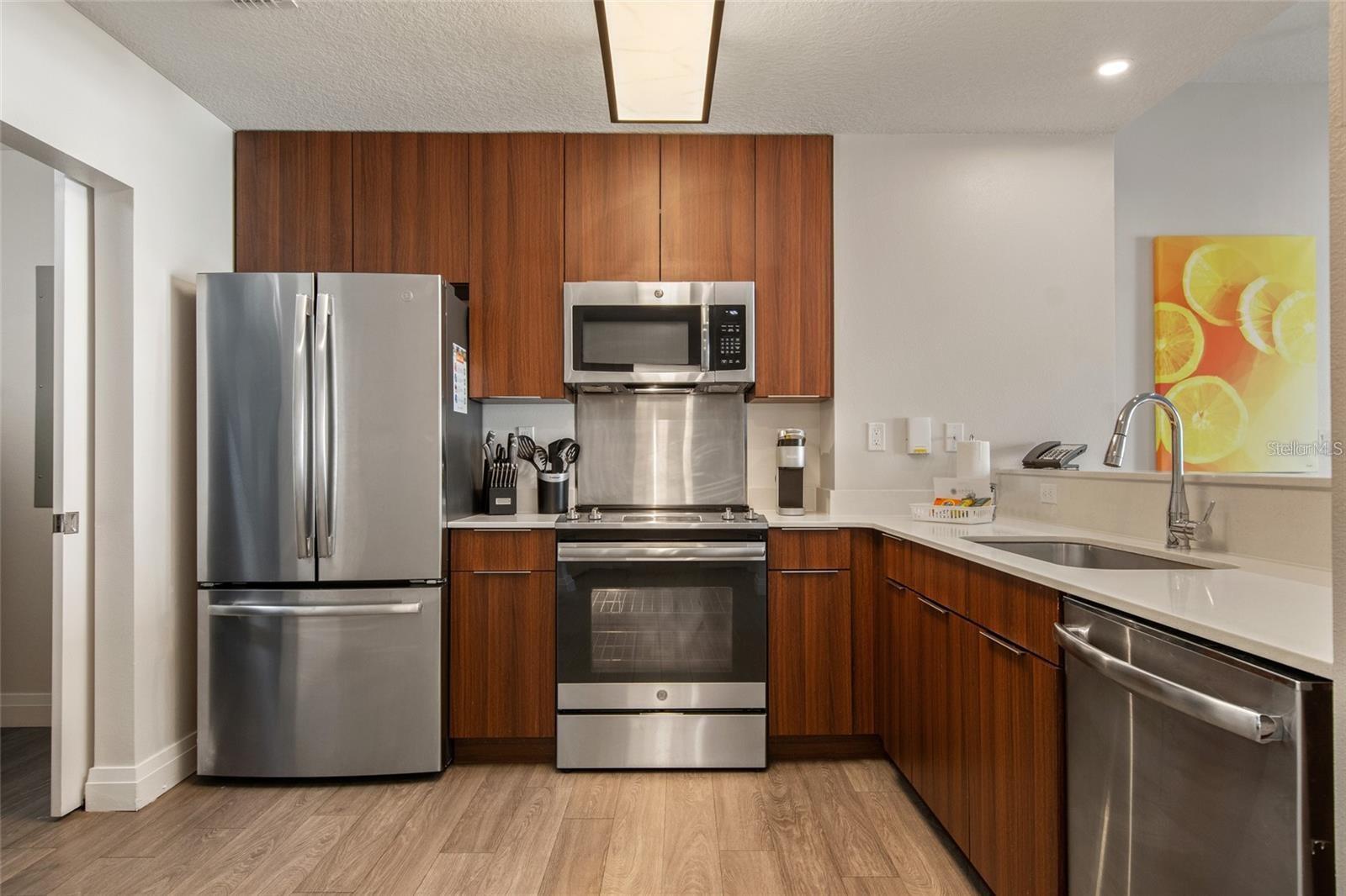 GROVE RESIDENCE & SPA HOTEL CONDO II, WINTER GARDEN, FL, 34787