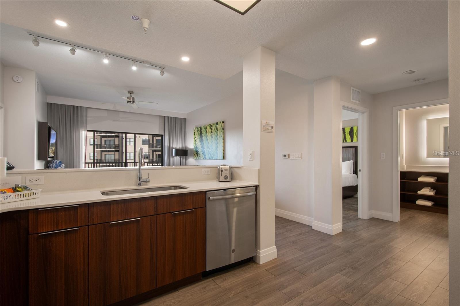 GROVE RESIDENCE & SPA HOTEL CONDO II, WINTER GARDEN, FL, 34787