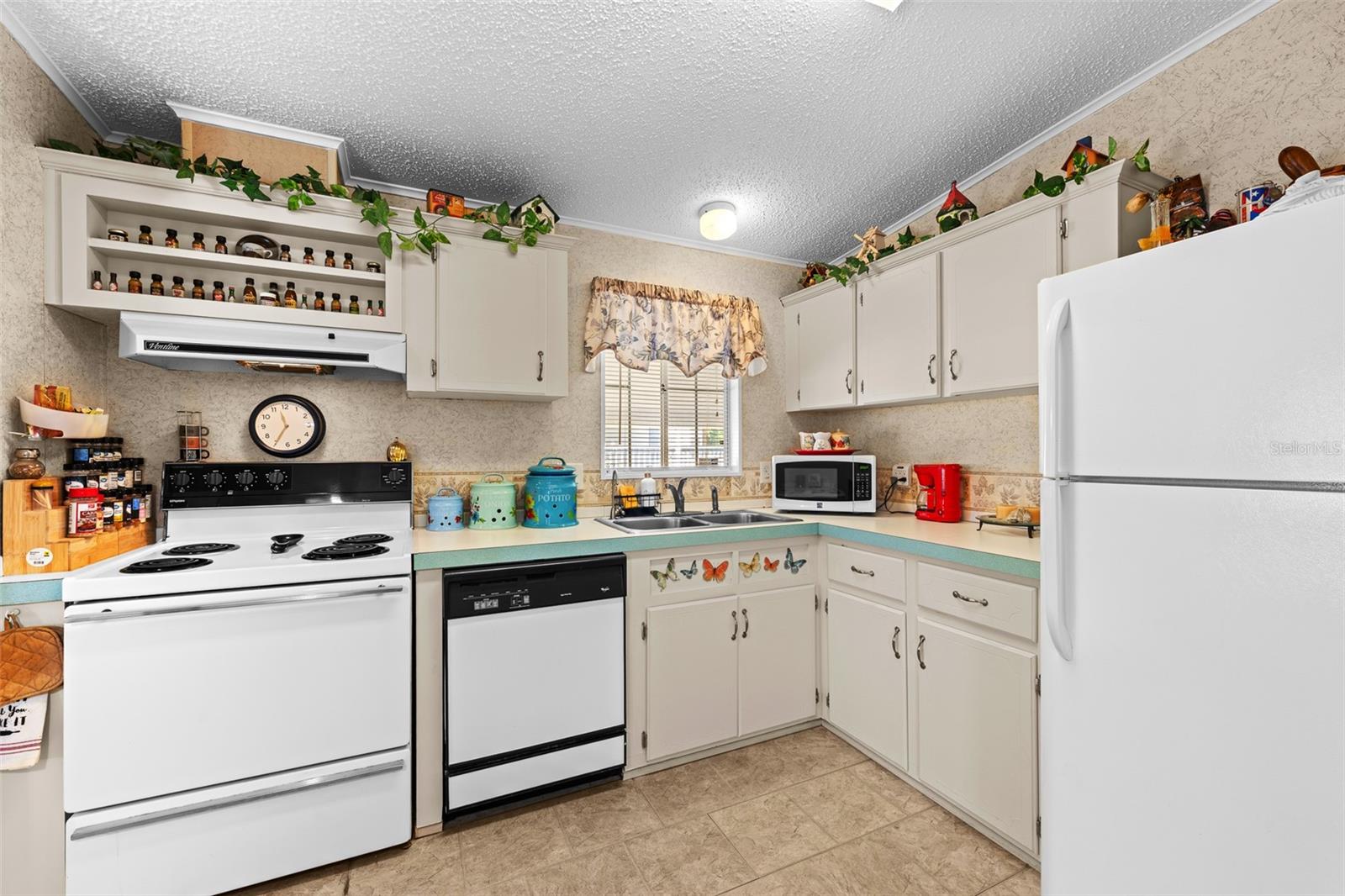 38052 LAWANDA LOOP, ZEPHYRHILLS, FL, 33542