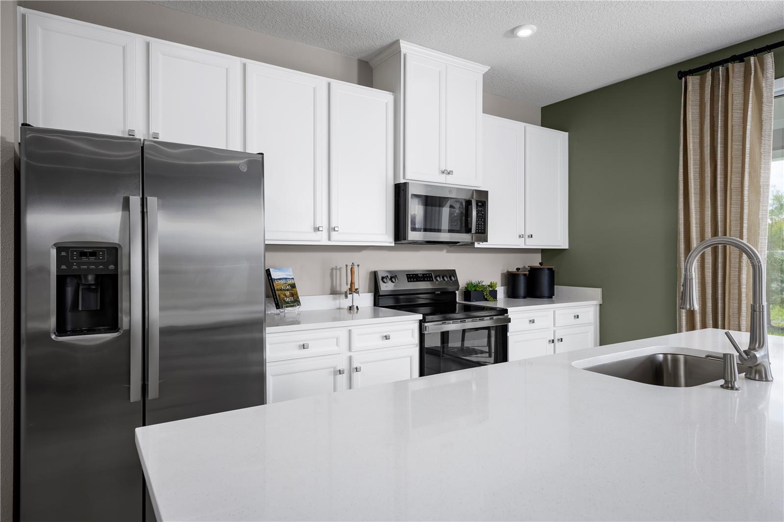 1253 PINEYWOOD FIELD DR, DAVENPORT, FL, 33837